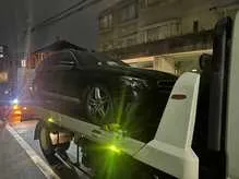 自動車修理工場での整備・修理作業の様子